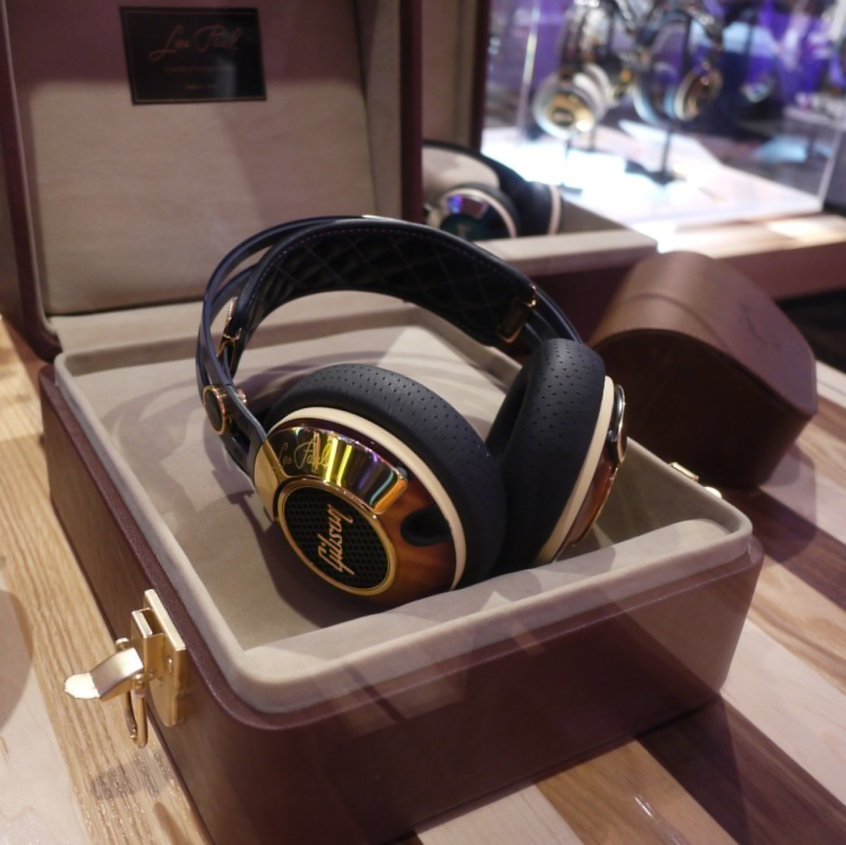 Gibson-Les-Paul-Standard-Headphones
