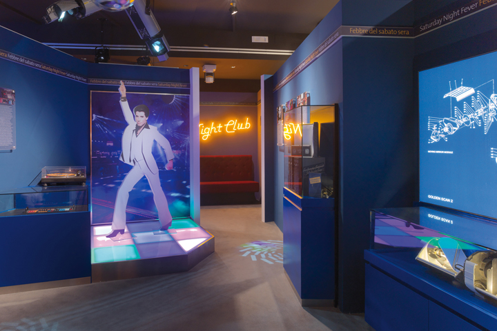 MoMS.Blue Room. The Discos age