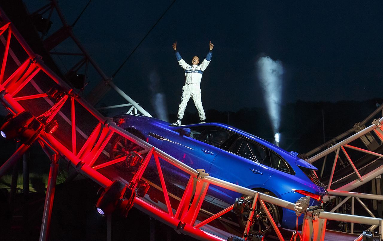 2017-Jaguar-F-Pace-Guinness-World-Record-Loop-11