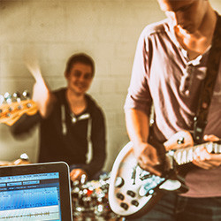 whycubase-band-250x250px