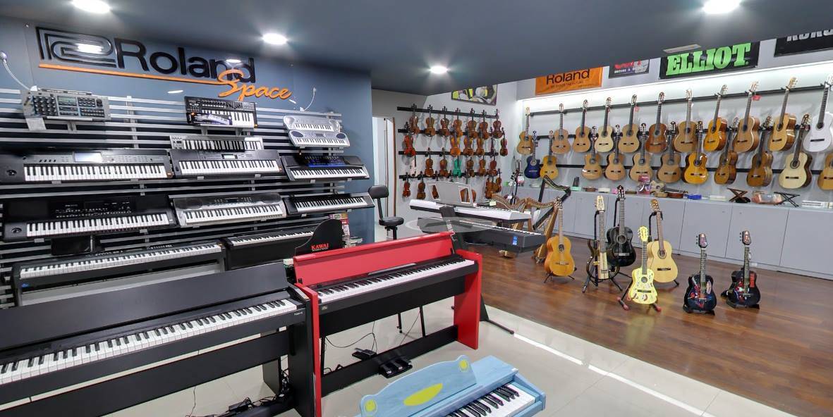 Teclados y guitarras, hasta para niños